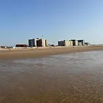 Frontaal zeezicht in appartement de Strandjutter